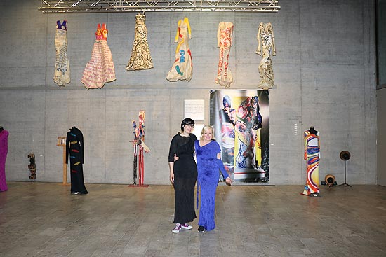 Roxanne Bicker vom Staatlichen Museum Ägyptischer Kunst und Designerin Susanne Wiebe @Preview Abend „Der andere Laufsteg“ am 11.07.2019 (©Foto: Martin Schmitz